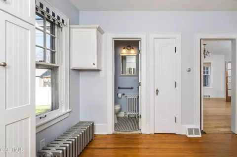 Entry Way - 815 Wright Ave, Schenectady, NY 12309 photo 2 of 7