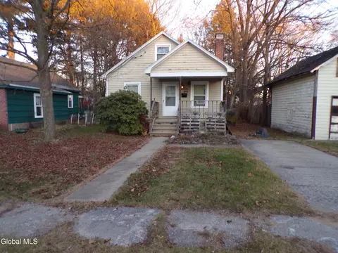 17 Liberty Pl, Hudson Falls, NY 12839