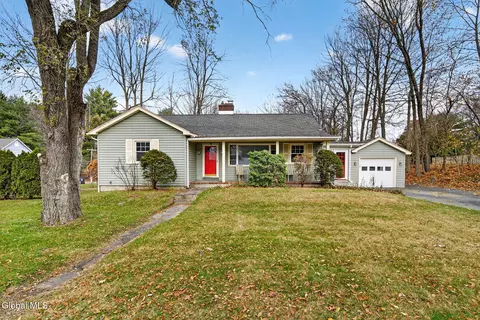 2965 Hillcrest Rd, Niskayuna, NY 12309