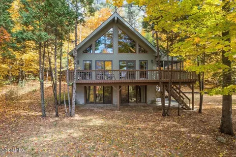 105 Pine Ln, Adirondack, NY 12808