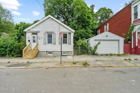 372 9th St, Troy, NY 12180