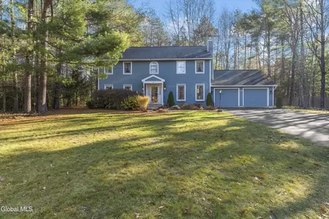 13 Mohawk Trl, Queensbury, NY 12804