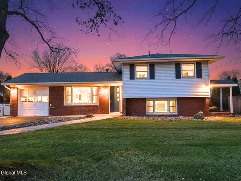 32 Homestead Dr, Latham, NY 12110