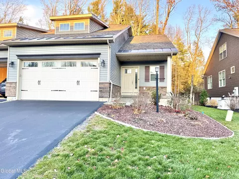 23 Canterbury Ln, Delmar, NY 12054