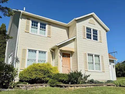 46 Albany St, Hoosick Falls, NY 12090