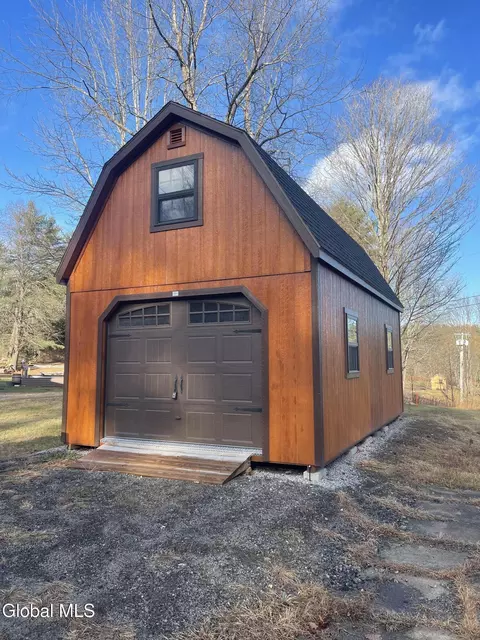 32 Olmstedville Rd, Pottersville, NY 12860