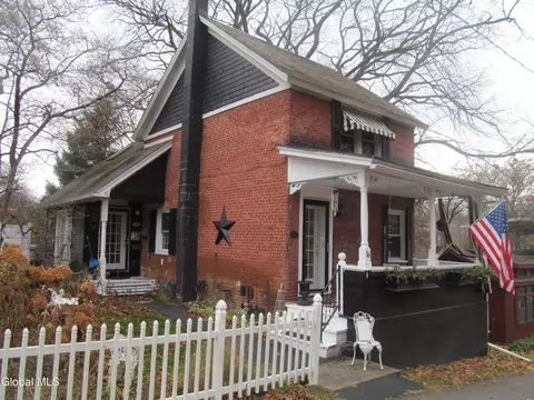 16 Elbow St, Greenwich, NY 12834