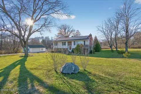 7 Cappabianca Dr, Waterford, NY 12188