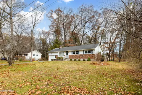 135 Juniper Dr, Ballston Spa, NY 12020