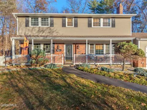 25 Longview Dr, Clifton Park, NY 12065