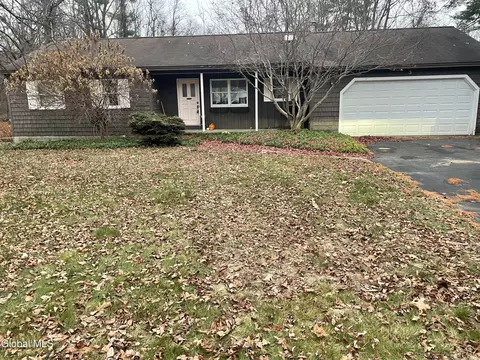 3 Brookwood Dr, Queensbury, NY 12804