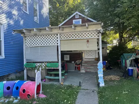 3034 7th Ave, Troy, NY 12180