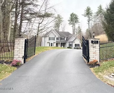 21 Veranda Ln, Queensbury, NY 12804