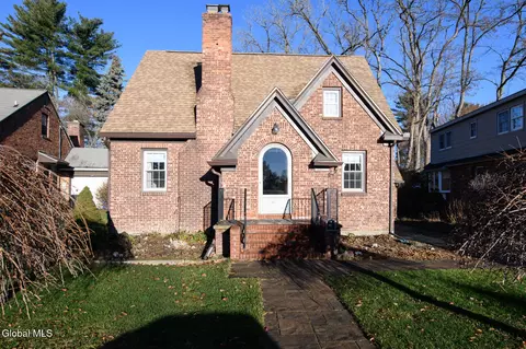 41 Crescent Dr, Albany, NY 12208