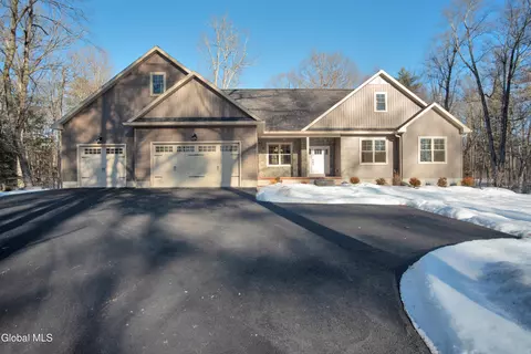 29 Sweet Rd, Gansevoort, NY 12831