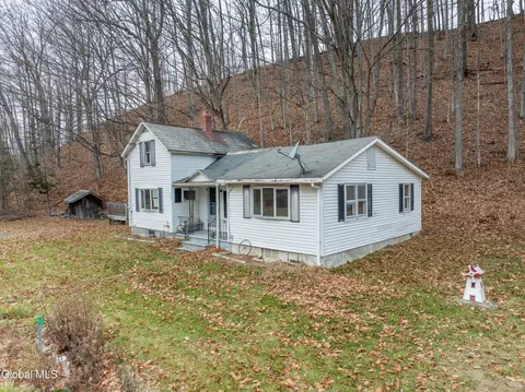 403 Ash Grove Rd, Cambridge, NY 12816