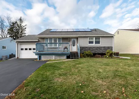 13 Dover Dr, Latham, NY 12110