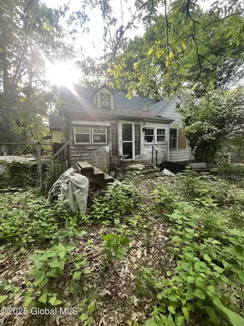 434 N Greenbush Rd, Rensselaer, NY 12144