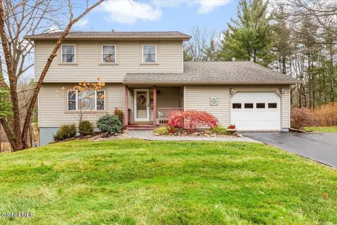 27 University St, Selkirk, NY 12158