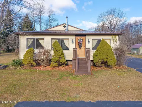 118 Dawson Rd, Schenectady, NY 12302