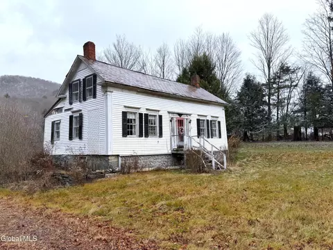 4 Dayfoot Rd, Petersburgh, NY 12138