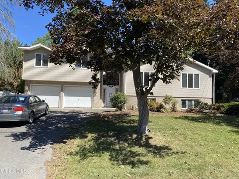15 White Birch Ct, Schenectady, NY 12306