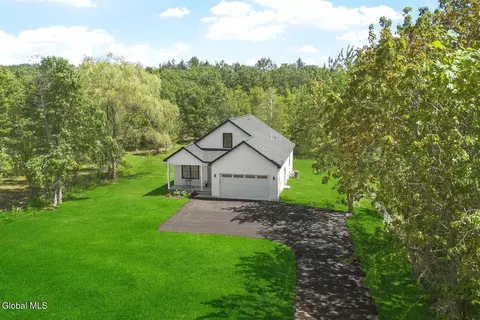 706 Swaggertown Rd, Schenectady, NY 12302