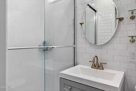 Bath - 63 Greenock Rd, Delmar, NY 12054 photo 5 of 5