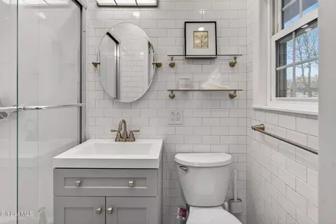 Bath - 63 Greenock Rd, Delmar, NY 12054 photo 4 of 5