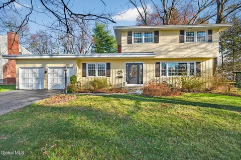 63 Greenock Rd, Delmar, NY 12054