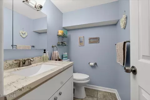 Bath - 22 E Haystack Rd, Clifton Park, NY 12065 photo 2 of 2