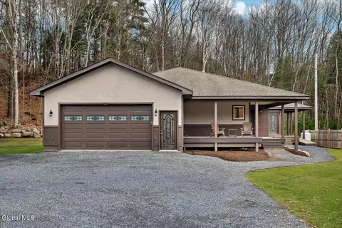 1422 Lake Ave, Lake Luzerne, NY 12846