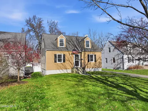 2049 Hoover Rd, Schenectady, NY 12304