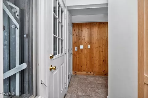 Entry Way - 148 Appleton Rd, Rexford, NY 12148 photo 3 of 7