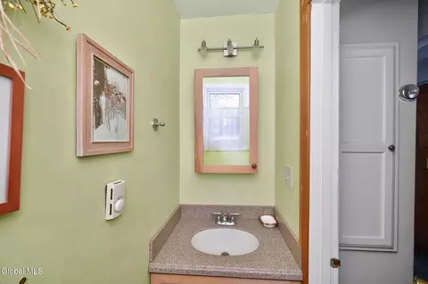 Bath - 148 Appleton Rd, Rexford, NY 12148 photo 11 of 12
