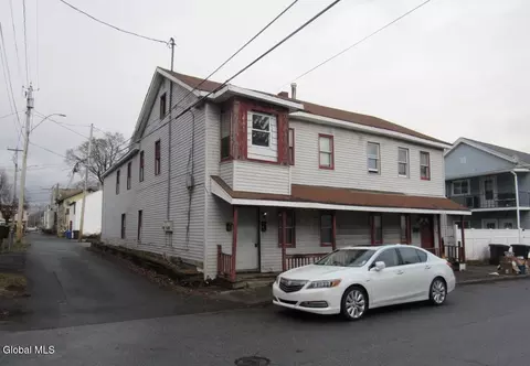 29-31 Middle St, Waterford, NY 12188