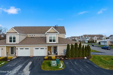 612 Lois Ln, Schenectady, NY 12304