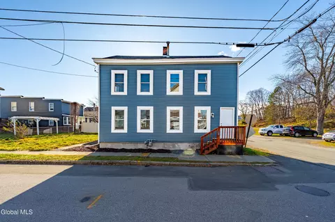 29 Hudson St, Waterford, NY 12188