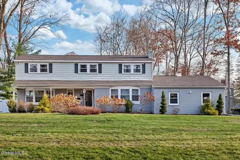 18 Par Del Rio, Clifton Park, NY 12065