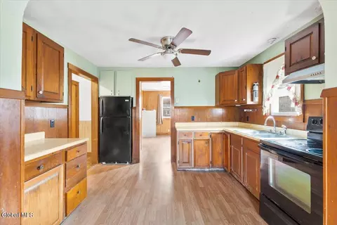 Entry Way - 305 Ash St, Corinth, NY 12822 photo 1 of 1