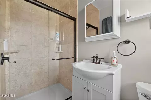 Bath - 39 University St, Selkirk, NY 12158 photo 2 of 3