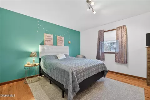 Bedroom - 39 University St, Selkirk, NY 12158 photo 2 of 4
