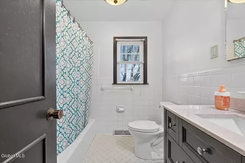 Bath - 39 University St, Selkirk, NY 12158 photo 3 of 3