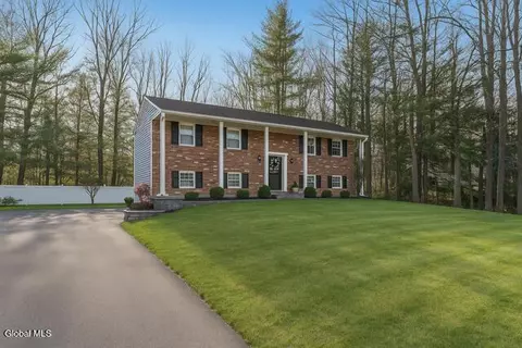 3016 Williamsburg Dr, Schenectady, NY 12303