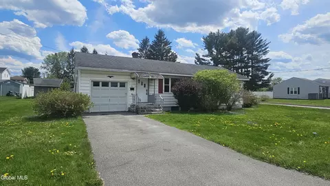 77 Chapel Pl, Amsterdam, NY 12010