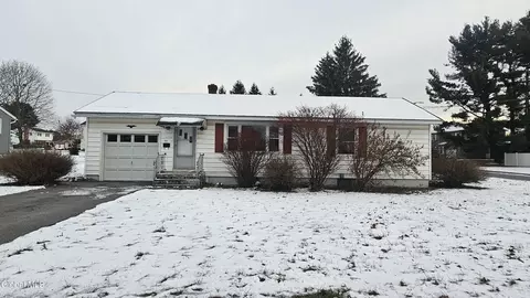 77 Chapel Pl, Amsterdam, NY 12010