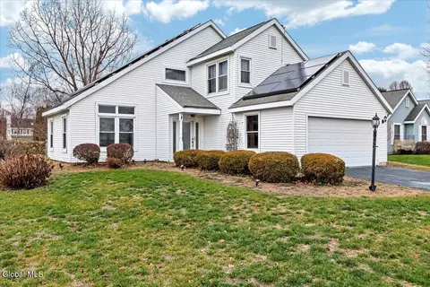33 Rockefeller Blvd, Rensselaer, NY 12144