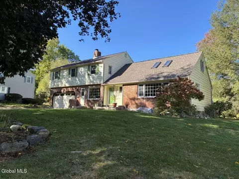 2135 Morrow Ave, Niskayuna, NY 12309
