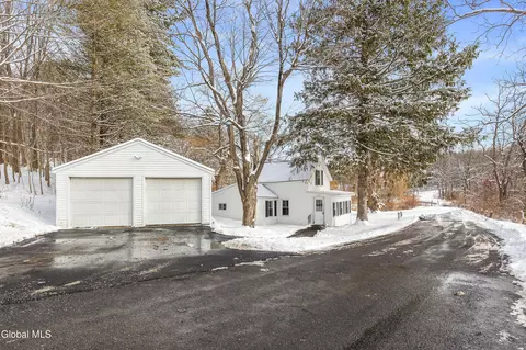 4 Moore Rd, East Greenbush, NY 12061