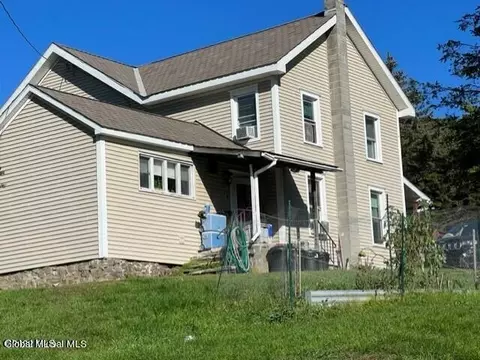 1629 Best Rd, Rensselaer, NY 12144